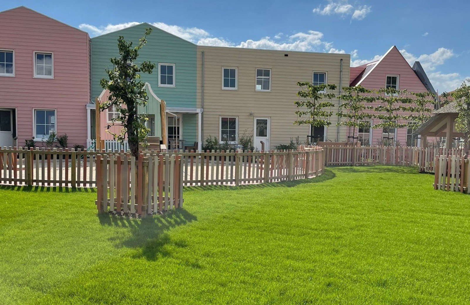 Achterzijde dorpsstraat familie resort molenwaard