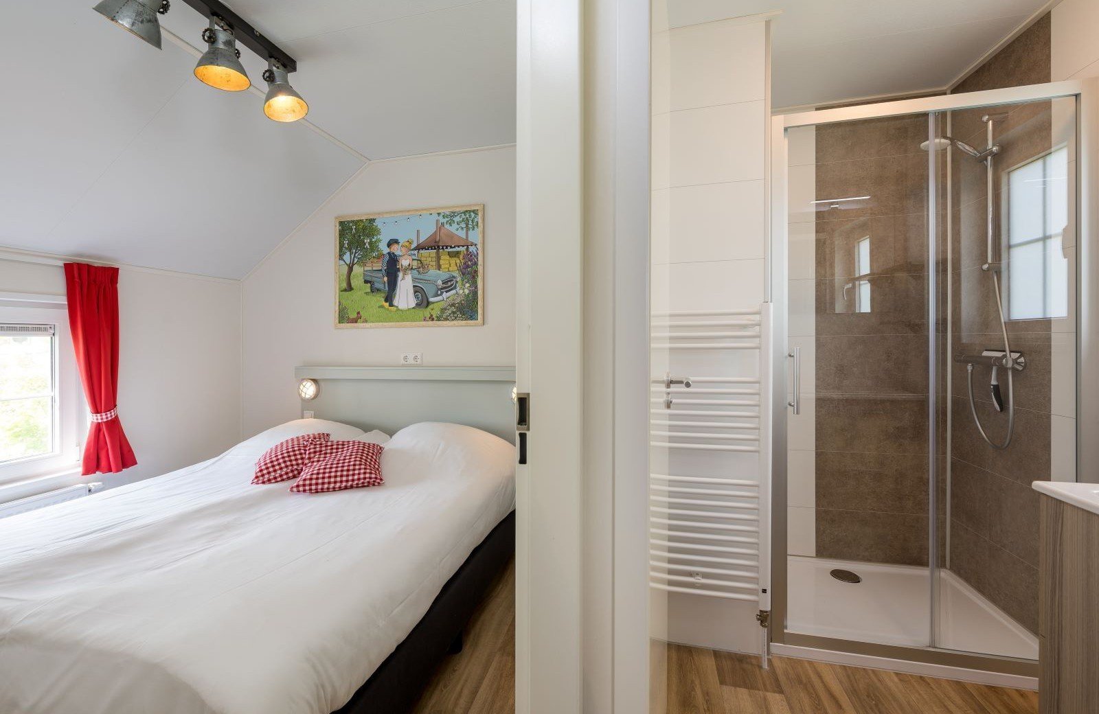 Fien en teun boerderijtje slaapkamer en badkamer