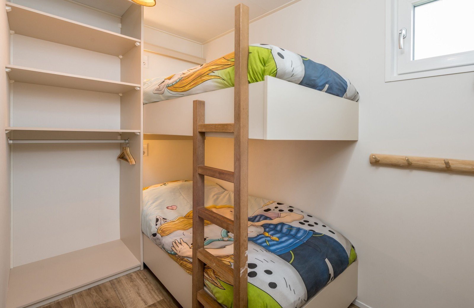 Stip de pony huisje slaapkamer bij Familie Resort Molenwaard