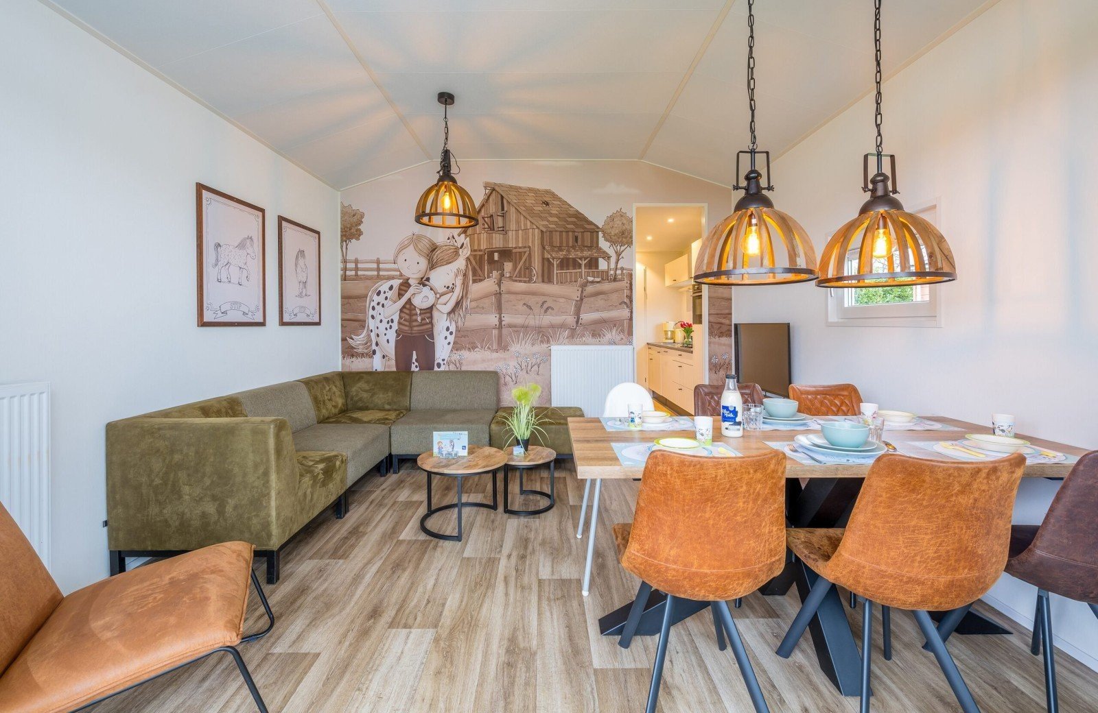 Stip de pony huisje woonkamer bij Familie Resort Molenwaard