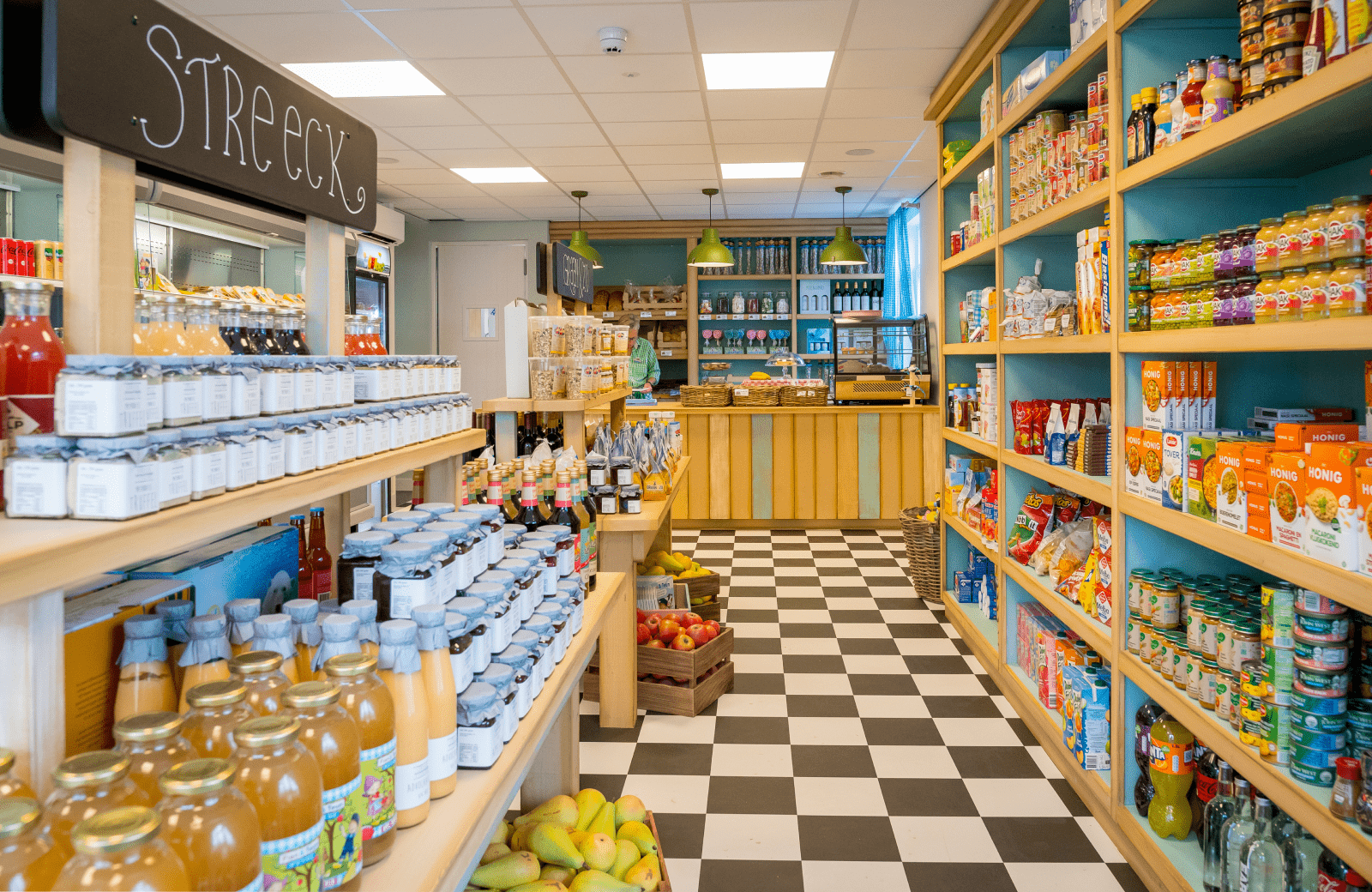 Einrichtungen & Service