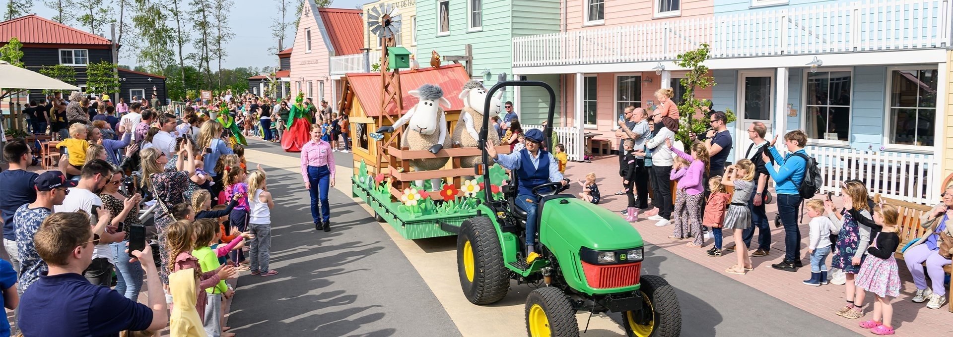 Lente parade bij familie resort molenwaard