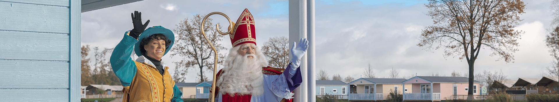 Sinterklaas en piet zwaaien familie resort molenwaard