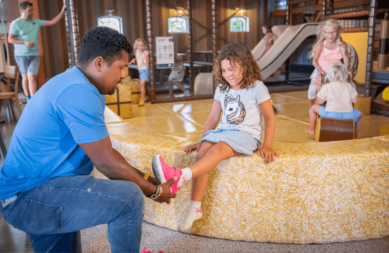 Spelen in de speelschuur molenwaard