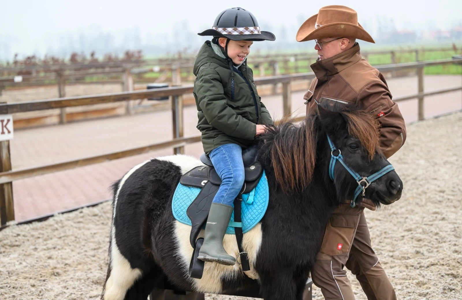 Stip de pony ranch ponyrijden