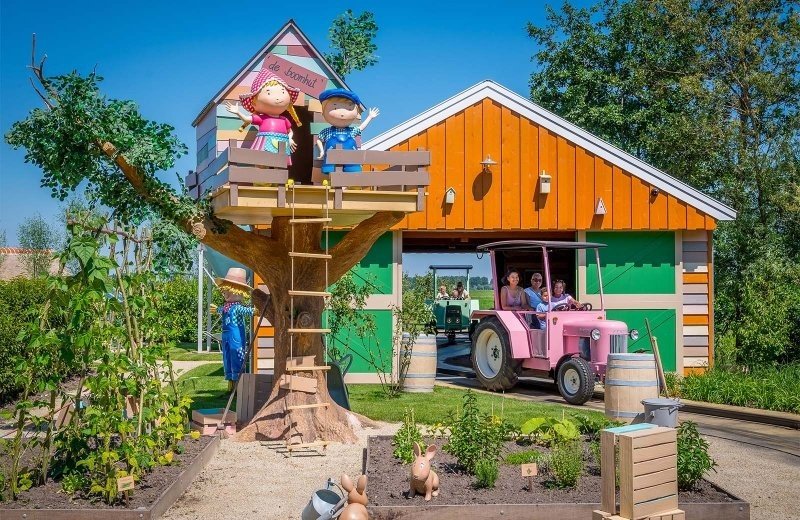 Fien en Teun trekkerbaan bij Avonturenboerderij Molenwaard