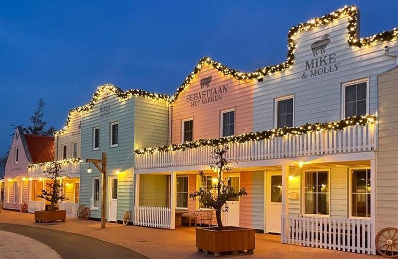 Verlicht winterdorp familie resort molenwaard