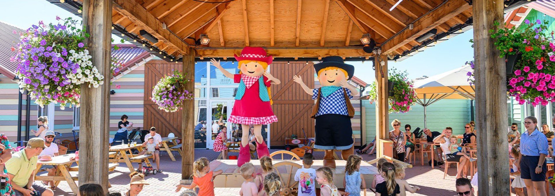 Fien en teun show bij familie resort Molenwaard